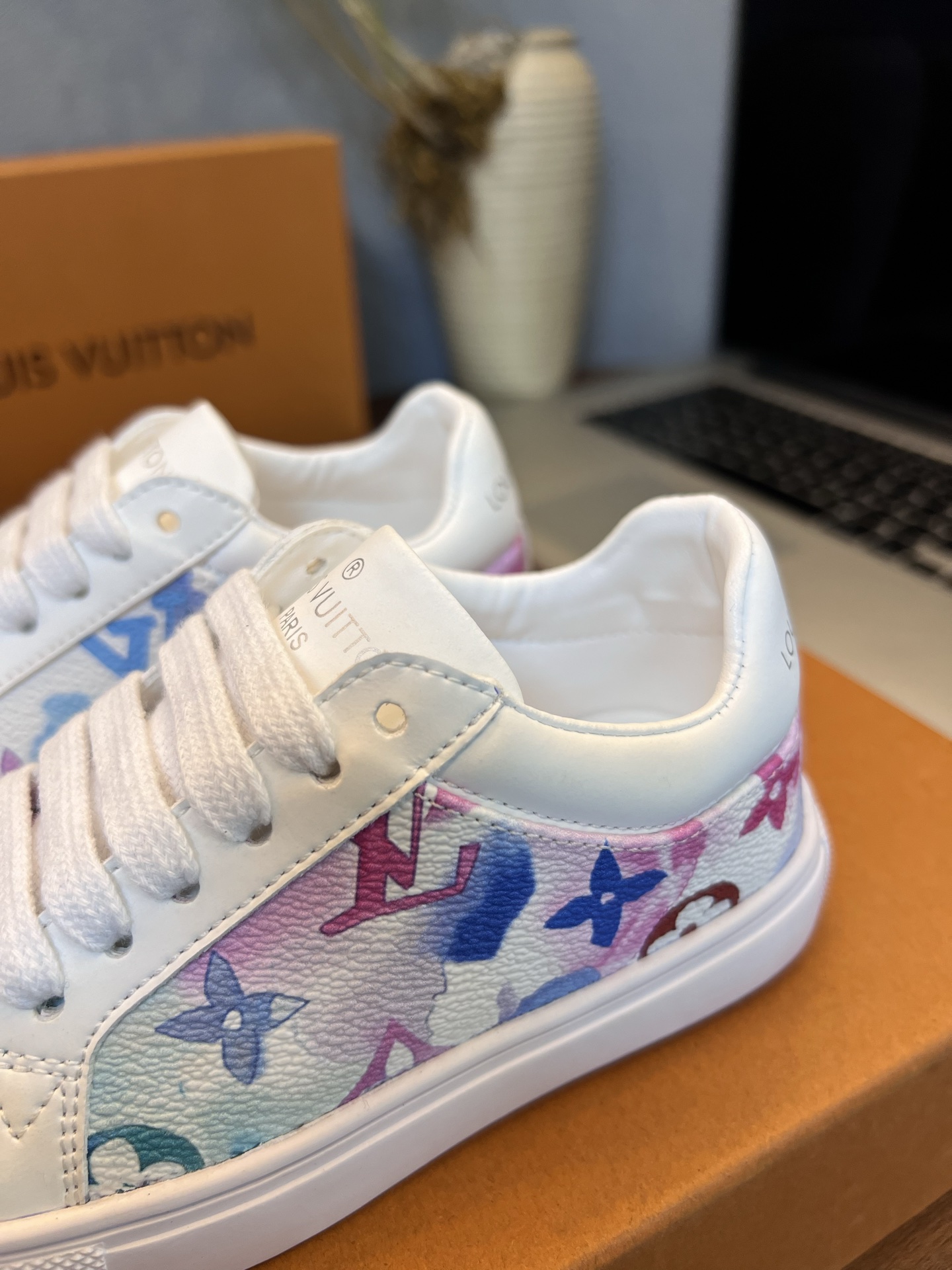 Children's shoes child
